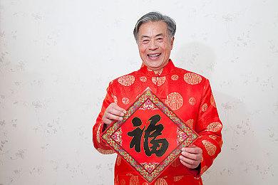 盖茨：AI时代人类每周仅工作三天 烹饪也可代劳